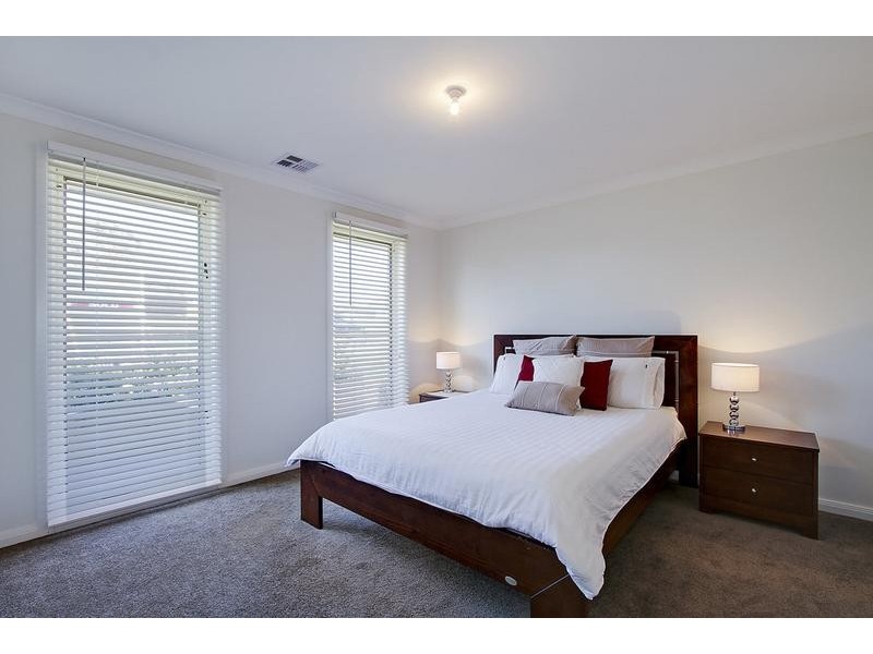 10 Temple Miles Road, Croydon VIC 3136