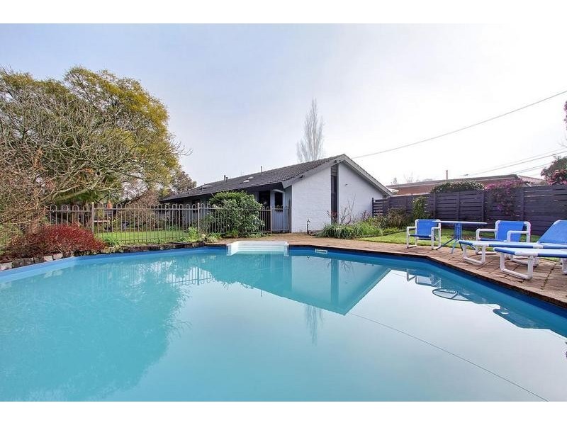 1 Woodpecker Pass, Chirnside Park VIC 3116