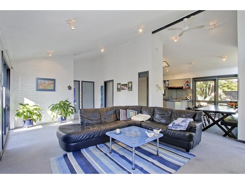 1 Woodpecker Pass, Chirnside Park VIC 3116