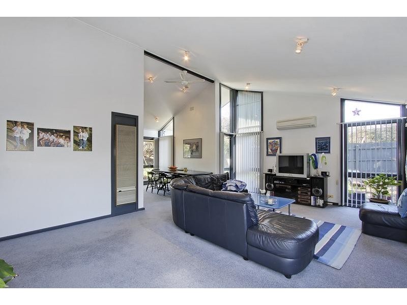1 Woodpecker Pass, Chirnside Park VIC 3116