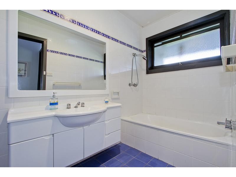 1 Woodpecker Pass, Chirnside Park VIC 3116