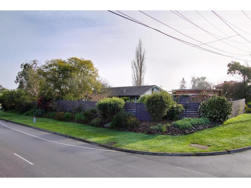 1 Woodpecker Pass, Chirnside Park VIC 3116