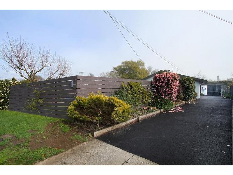 1 Woodpecker Pass, Chirnside Park VIC 3116