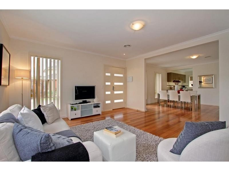 15-17 Manchester Road, Mooroolbark VIC 3138