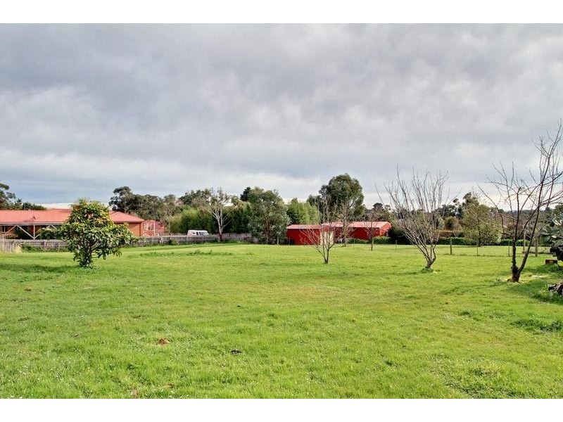 7 Sebire Avenue, Wandin North VIC 3139