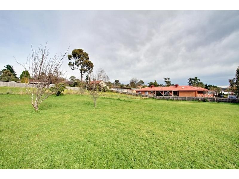 7 Sebire Avenue, Wandin North VIC 3139