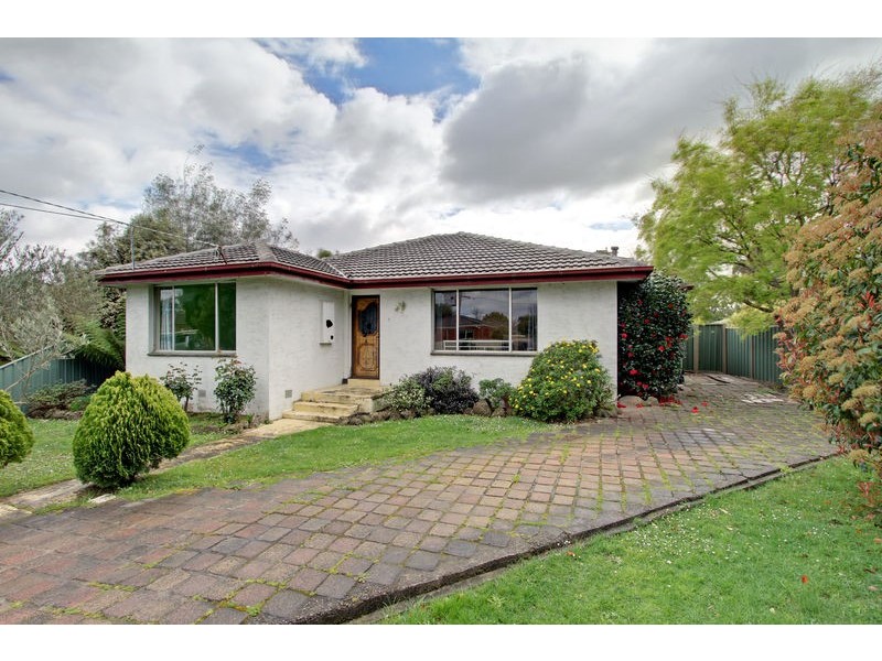 1 Luscombe Court, Kilsyth VIC 3137