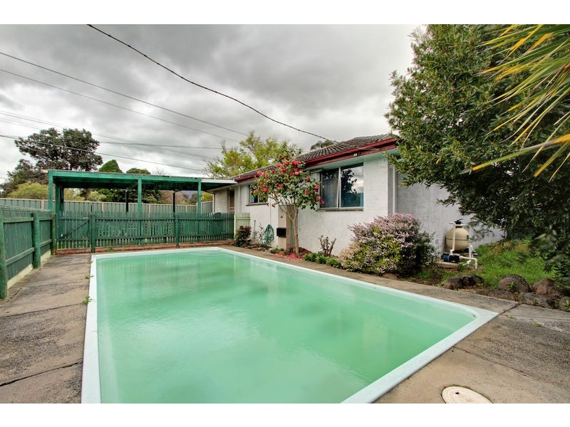 1 Luscombe Court, Kilsyth VIC 3137