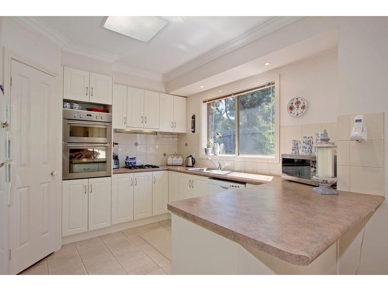 2/2 Edith Avenue, Croydon VIC 3136