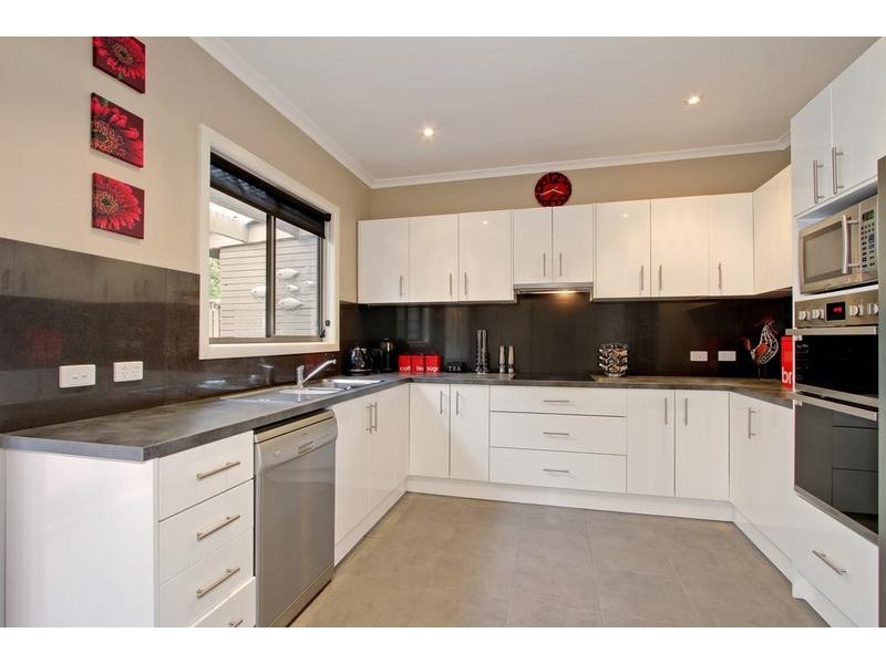 6 Douglas Parade, Croydon VIC 3136