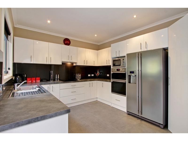 6 Douglas Parade, Croydon VIC 3136