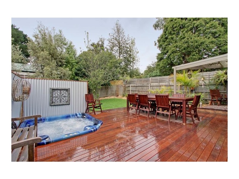 6 Douglas Parade, Croydon VIC 3136