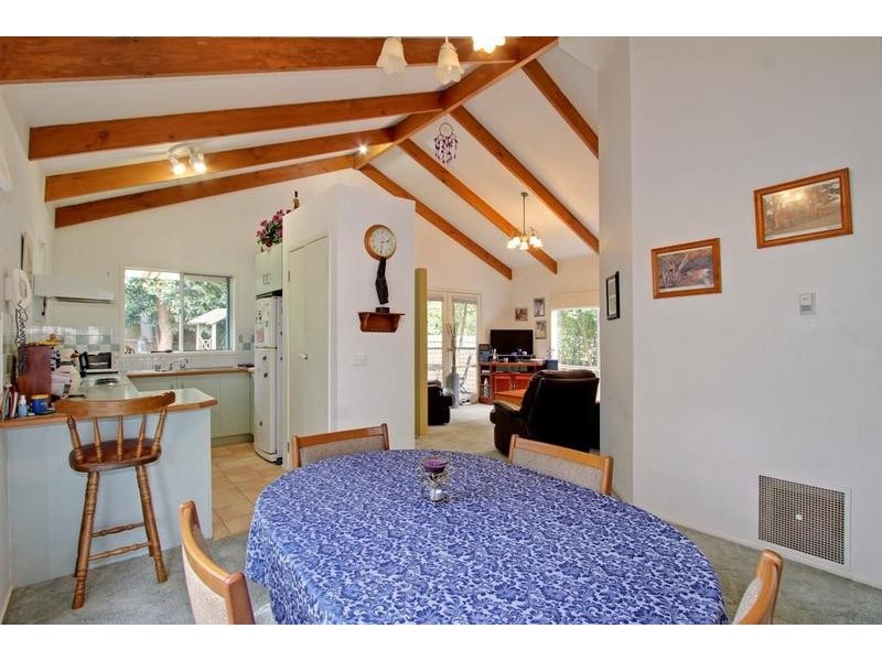 6 Douglas Parade, Croydon VIC 3136