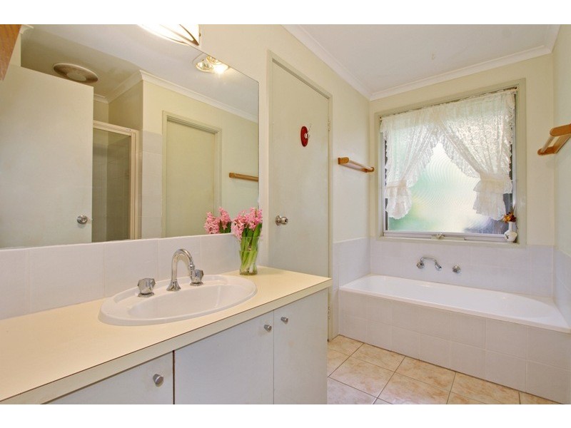 6 Hedwig Drive, Mooroolbark VIC 3138