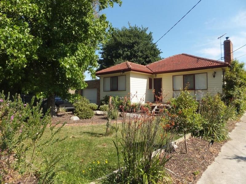 30 Diane Crescent, Mooroolbark VIC 3138