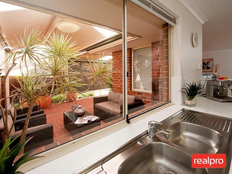 2 Godwin Avenue, Manning WA 6152