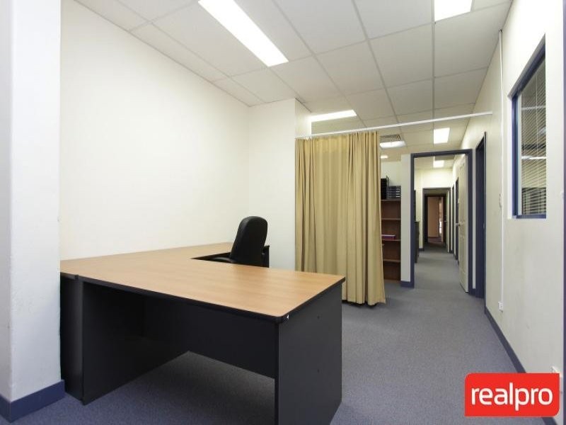 20 Letchworth Centre Avenue, Salter Point WA 6152