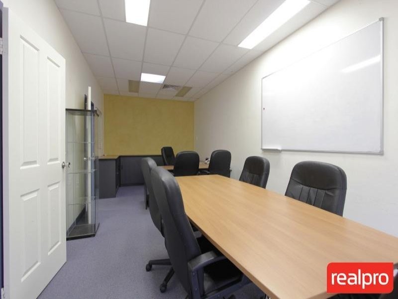 20 Letchworth Centre Avenue, Salter Point WA 6152