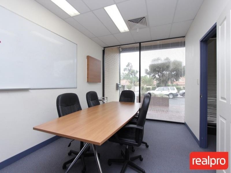 20 Letchworth Centre Avenue, Salter Point WA 6152