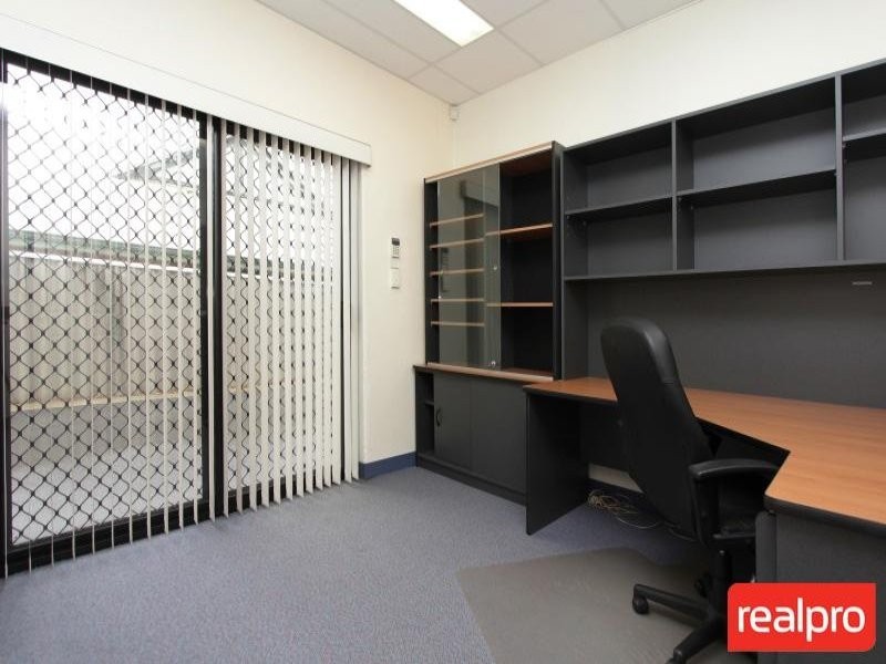 20 Letchworth Centre Avenue, Salter Point WA 6152