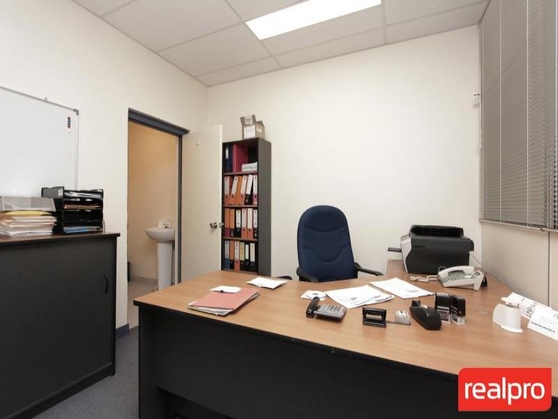 20 Letchworth Centre Avenue, Salter Point WA 6152