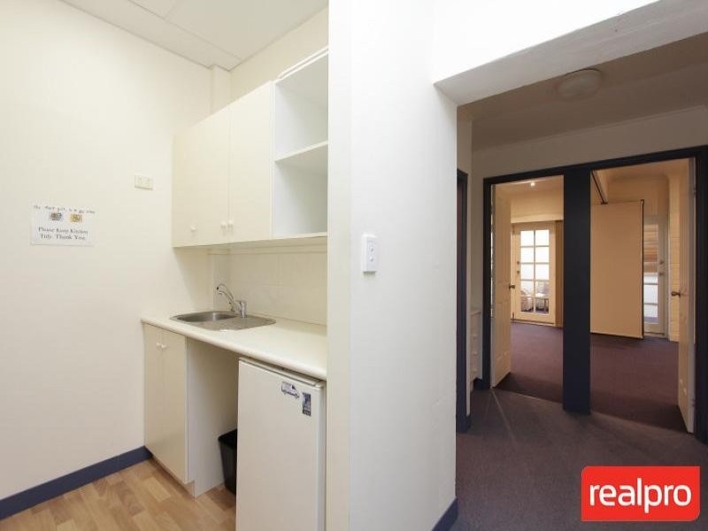 20 Letchworth Centre Avenue, Salter Point WA 6152