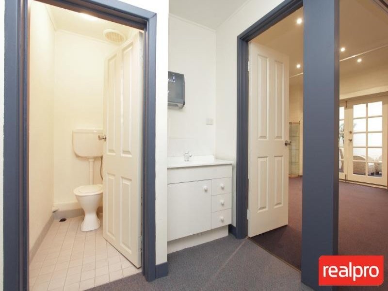 20 Letchworth Centre Avenue, Salter Point WA 6152