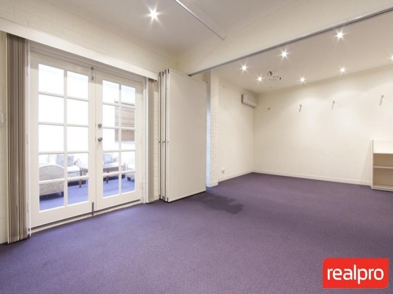 20 Letchworth Centre Avenue, Salter Point WA 6152