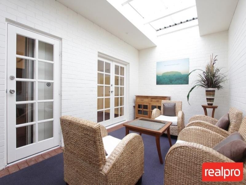 20 Letchworth Centre Avenue, Salter Point WA 6152