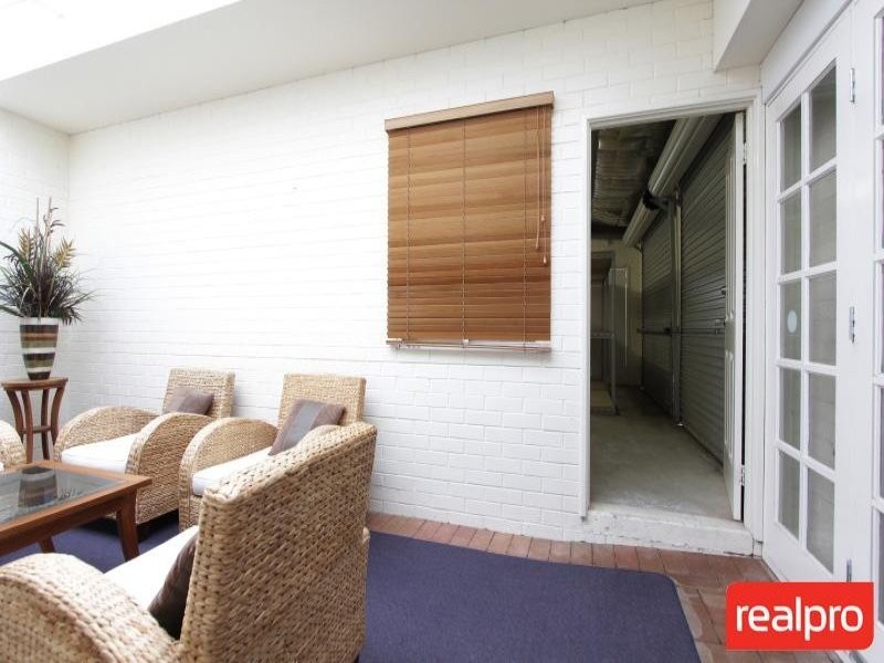 20 Letchworth Centre Avenue, Salter Point WA 6152