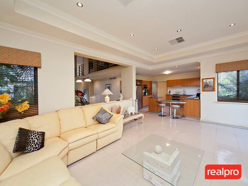 27 Gentilli Way, Salter Point WA 6152