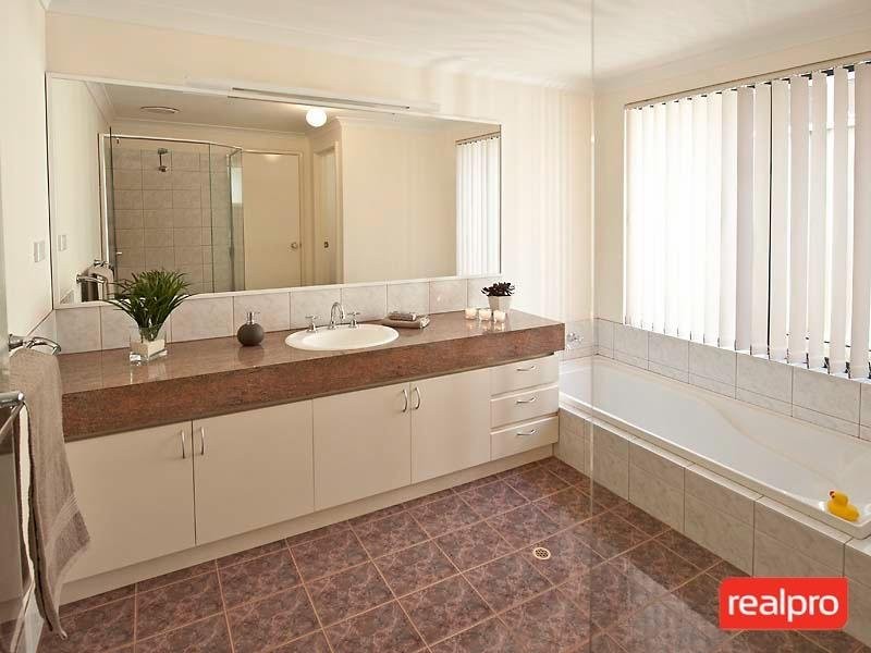 16 Bickley Crescent, Manning WA 6152