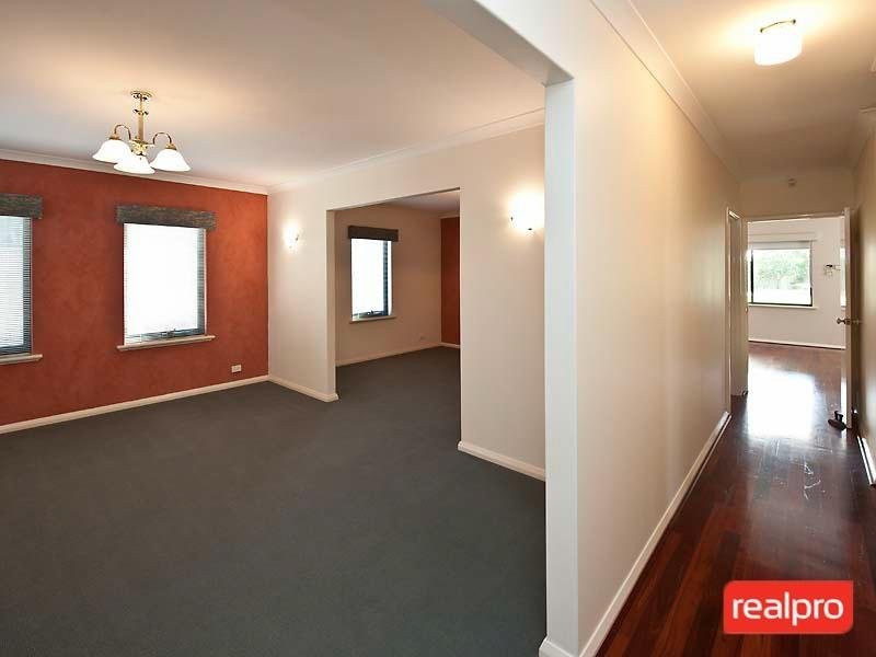 16 Bickley Crescent, Manning WA 6152