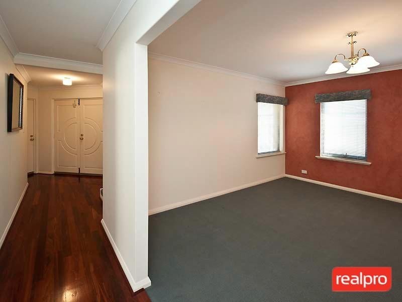 16 Bickley Crescent, Manning WA 6152