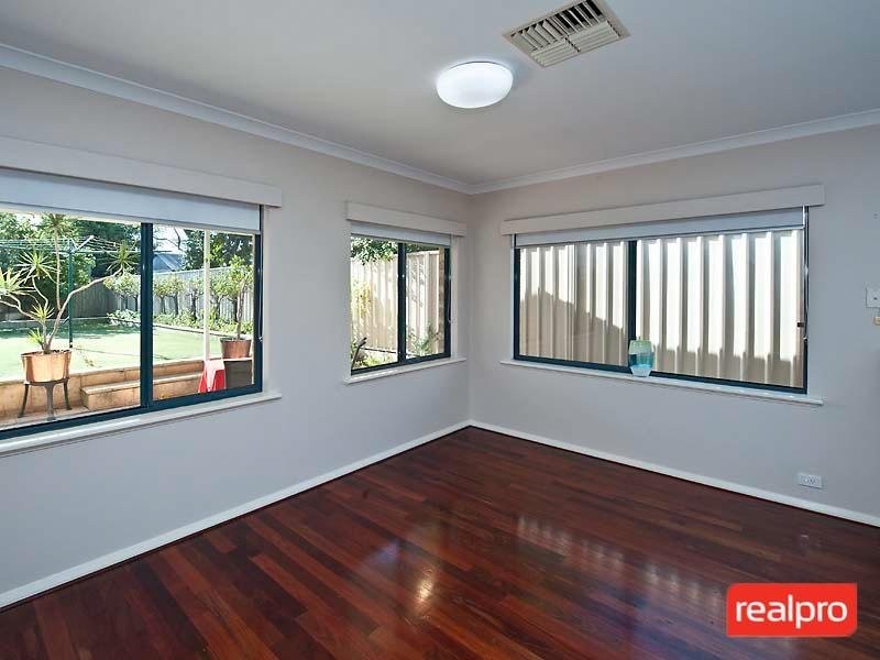 16 Bickley Crescent, Manning WA 6152