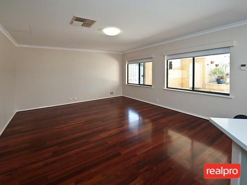 16 Bickley Crescent, Manning WA 6152