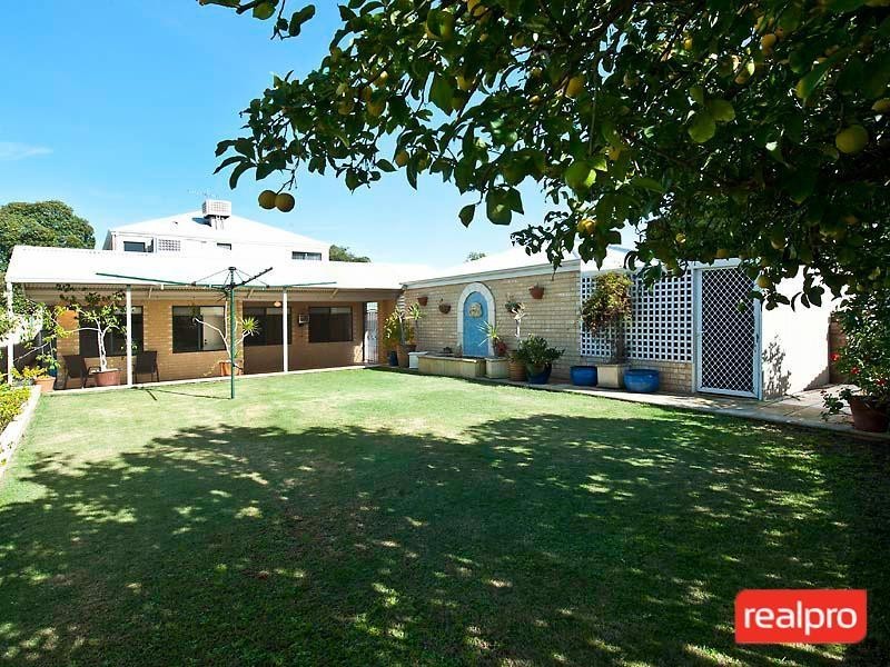 16 Bickley Crescent, Manning WA 6152