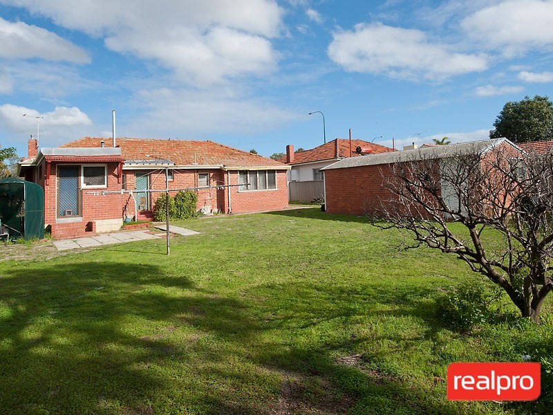 102 Manning Road, Manning WA 6152