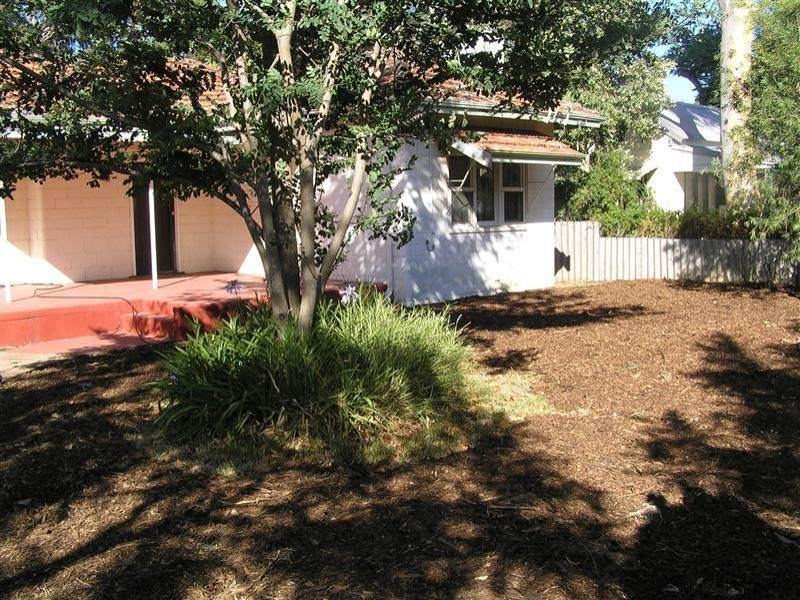 16 Fifth Road, Armadale WA 6112