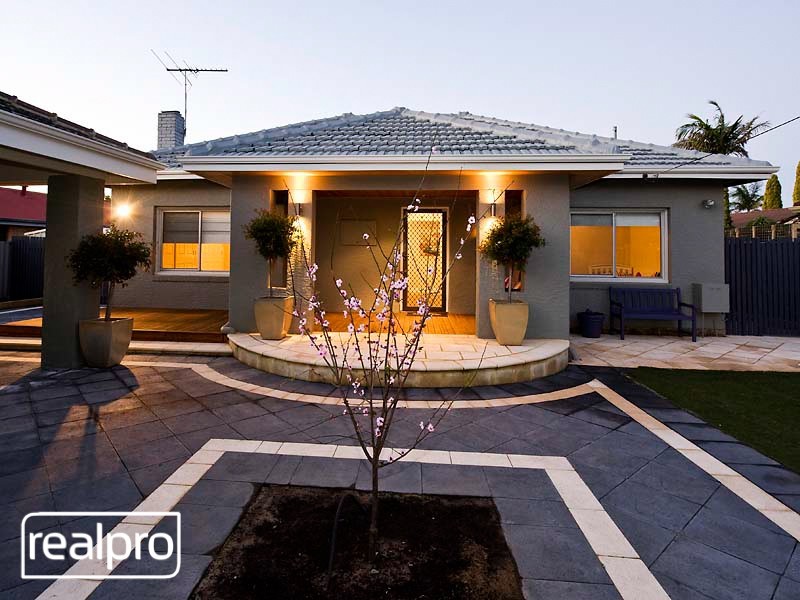 32 Cloister Avenue, Manning WA 6152