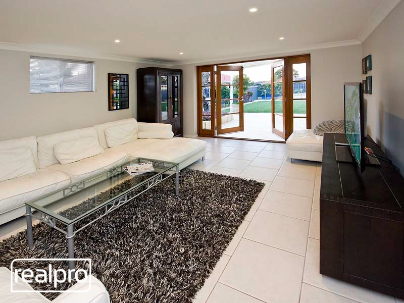 32 Cloister Avenue, Manning WA 6152