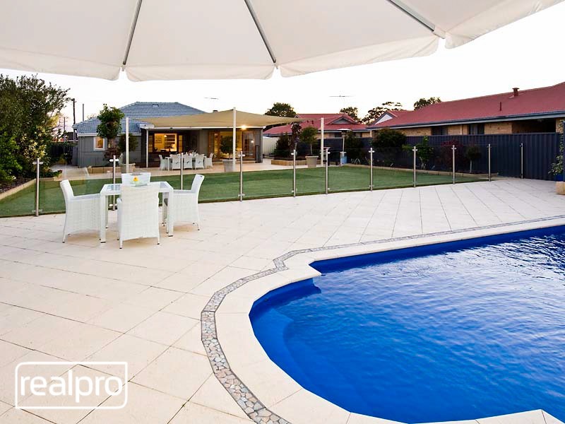 32 Cloister Avenue, Manning WA 6152