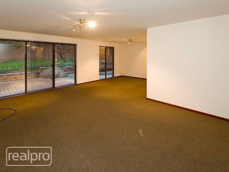 2/27 Robert Street, Como WA 6152