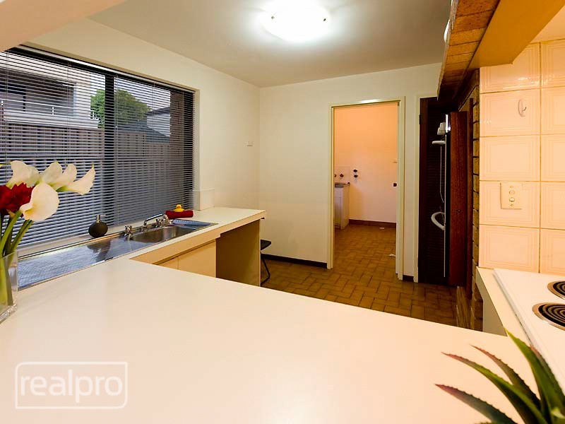 2/27 Robert Street, Como WA 6152