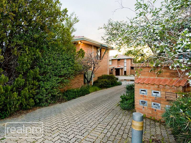 2/27 Robert Street, Como WA 6152