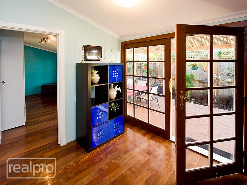 10 Bradshaw Crescent, Manning WA 6152