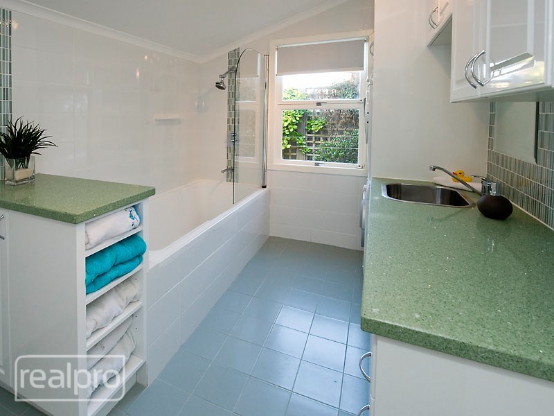 10 Bradshaw Crescent, Manning WA 6152