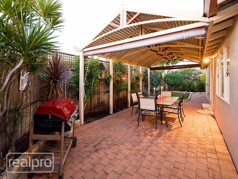 10 Bradshaw Crescent, Manning WA 6152
