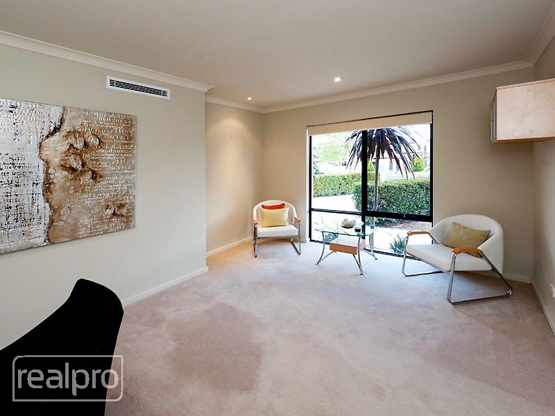 62 Hope Avenue, Manning WA 6152