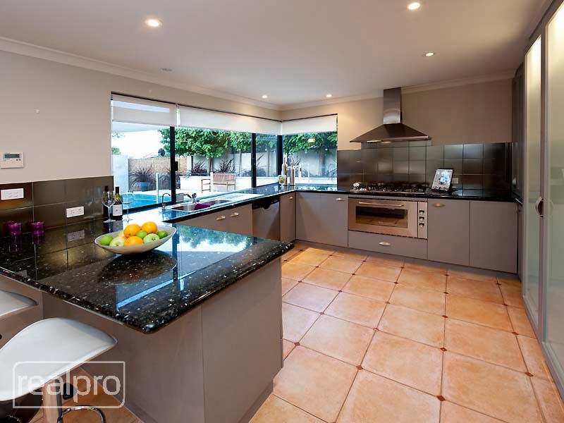 62 Hope Avenue, Manning WA 6152